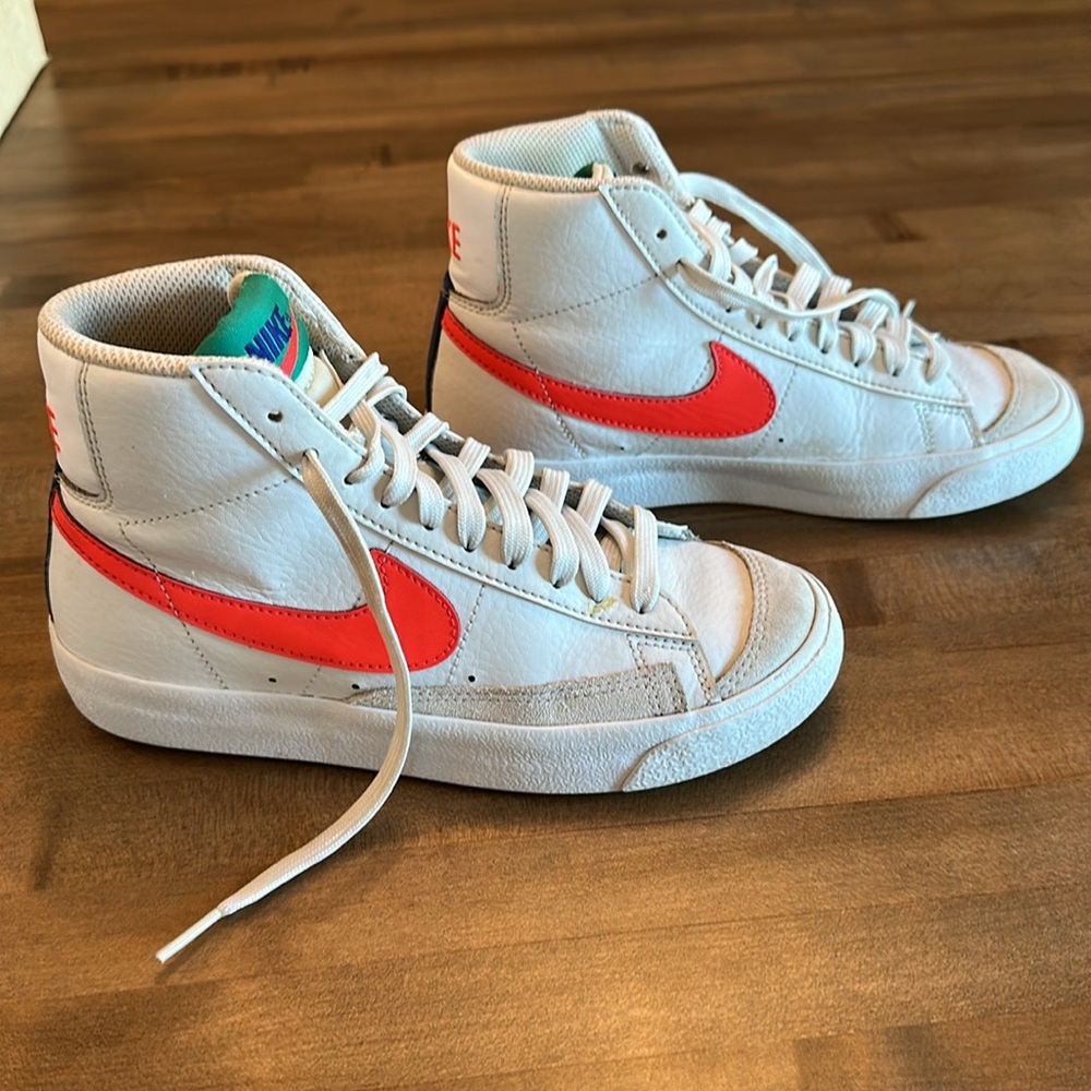 ❤️ Nike BLAZER MID '77 GS 'PLATINUM TINT BRIGHT CRIMSON' ❤️ - Picture 2 of 5